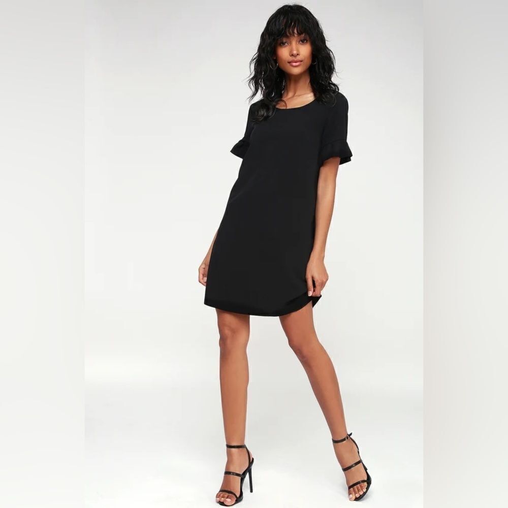 Lulus Women’s Short Sleeve Cutout Chic of Perfection Black Shift Dress Size S
